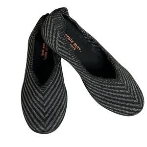 Bernie Mev Woven V‑Vamp Flat Women 8/38 Black Silver Stretchy Clean Girl NWOB